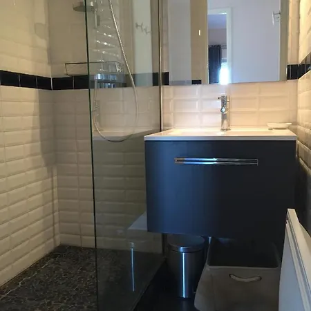 Appt Dans Avec Piscine Tennis En Front De Mer * Roquebrune-sur-Argens